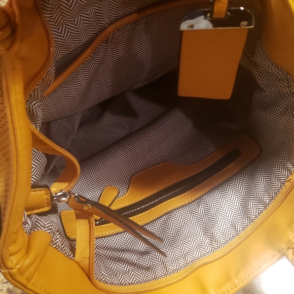 Faux Leather Tote Golden Honey - Picture 11 of 16